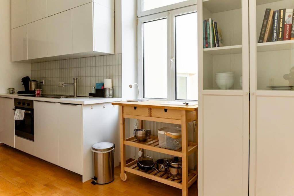 Savoir-Vivre In Unserer Zentralen Balkonwohnung Viena Exterior foto