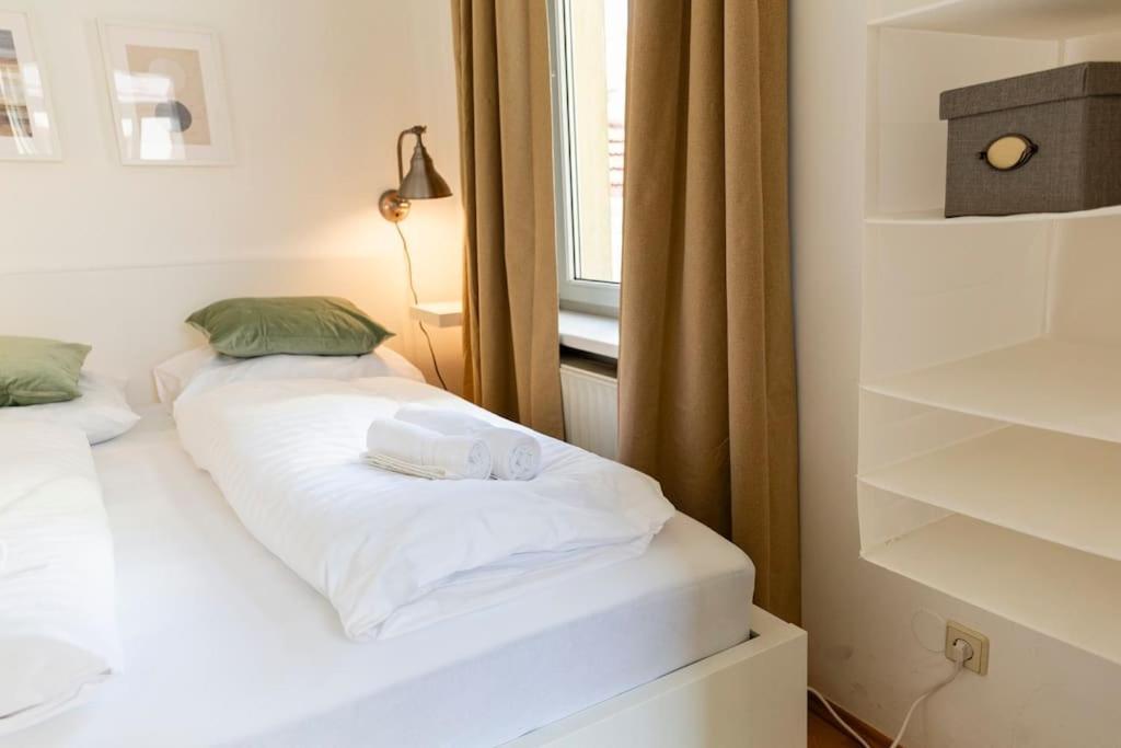 Savoir-Vivre In Unserer Zentralen Balkonwohnung Viena Exterior foto