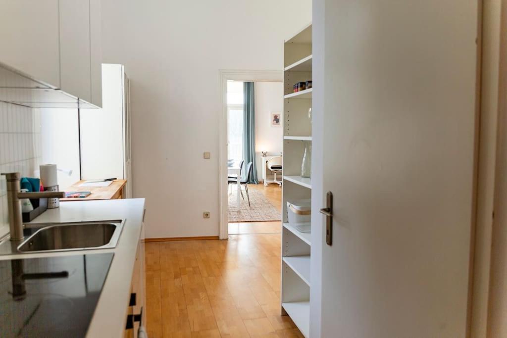 Savoir-Vivre In Unserer Zentralen Balkonwohnung Viena Exterior foto