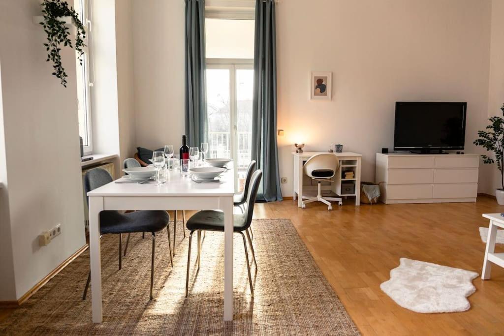 Savoir-Vivre In Unserer Zentralen Balkonwohnung Viena Exterior foto